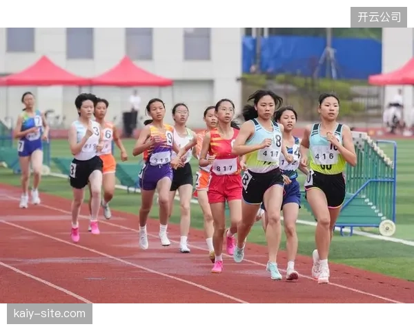 以顶级职业运动员为唯一模板的评价标准，是对青少年运动员身体发育自然规律的一种漠视